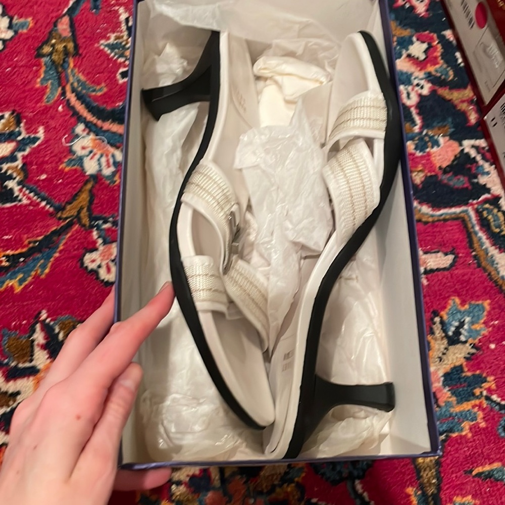 Stuart Weitzman Twistab sugar Napa r SS/04 white sandals size 11